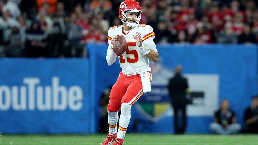 Chiefs And Patrick Mahomes Victimized By The Season’s Most Bizarre Call — Official Breaks Silence With Public Apology