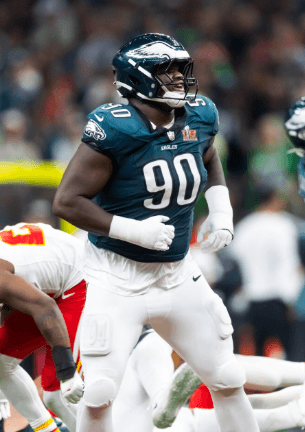 Eagles Starting DT Quietly Donates $200K to Support Tyler Robinson’s Father