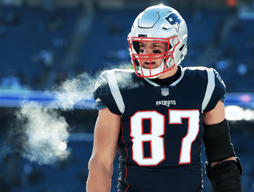 Former Super Bowl Champion and Patriots Legend, Tom Brady’s Best Friend, Has Been a Die-Hard Bills Fan Since Childhood – He’s Inviting Brady to Return and Help the Buffalo Bills Experience the True Spirit of Bills Mafia