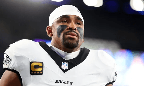 A Female Philadelphia Eagles Fan Was Attacked on Her Way to Lincoln Financial Field – The Perpetrator Shocked Everyone When He Admitted He Belonged To The LGBT Community, but Jalen Hurts’ Next Move Truly Touched Hearts
