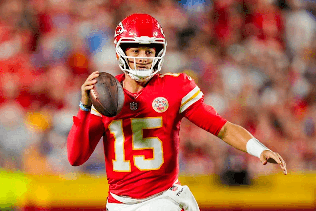 Patrick Mahomes Leads Chiefs to Dominant Win Over Raiders — Quietly Donates His $100,000 MVP Bonus to Orphaned Children
