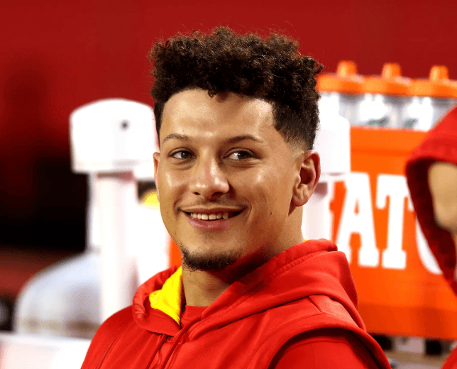 After an MVP-Level Performance in the 31–0 Victory Over the Raiders, Patrick Mahomes Leaves NFL Fans in Awe: “This Win… I Want to Dedicate It to Someone Special and a Very Special Day.”