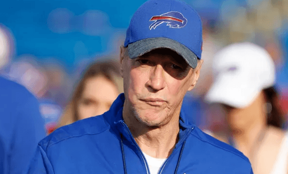 Tension Rises in Buffalo as Legend Jim Kelly Publicly Criticizes GM Brandon Beane: “Hesitation and Playing It Safe at the Trade Deadline Could Cost the Bills a Playoff Spot”