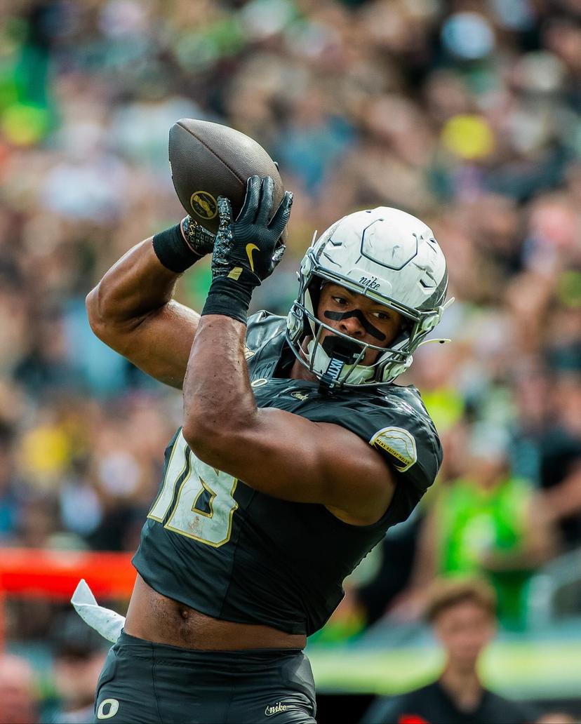 A Rising NCAA Star Rated as a Near 5-Star Tight End Is Being Compared to Travis Kelce and Drawing Heavy NFL Attention – But He’s Made His Wish Clear: “If I Get Drafted, I Only Want to Go to the Eagles”