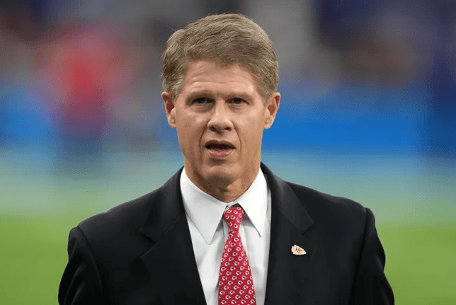 Chiefs Owner Clark Hunt to Launch Mental Health Support Program for Players – “No One Should Ever Endure What Marshawn Kneeland Did” – Aiming to Strengthen Both Mind and Team Spirit