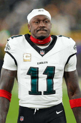 Eagles 5x Pro Bowl WR Legend Speaks Out To Defend A.J. Brown After Viral Clip Claims He “Intentionally Missed” A Catch. Eagles Nation Had Been Growing Concerned About Their Star Receiver