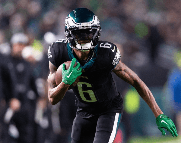 DeVonta Smith Uses Entire $3 Million Contract Bonus to Buy His Mother a Life-Changing Gift – Sending Eagles Fans Into a Frenzy as They See the Future of the Franchise