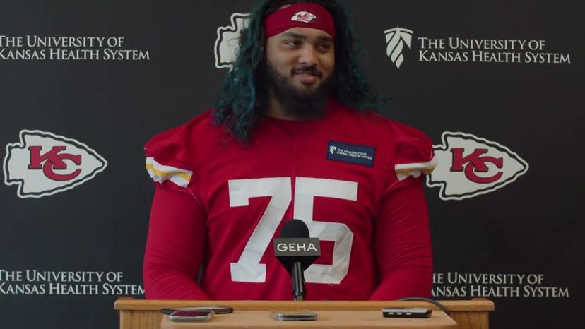 Chiefs’ Darian Kinnard Buys Home for His Mother – A Heartfelt Tribute Beyond the Gridiron
