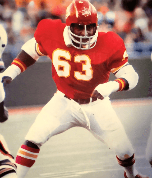 Chiefs Legend Diagnosed with CTE— Can’t Speak, But Still Remembers Playing for KANSAS CITY👇