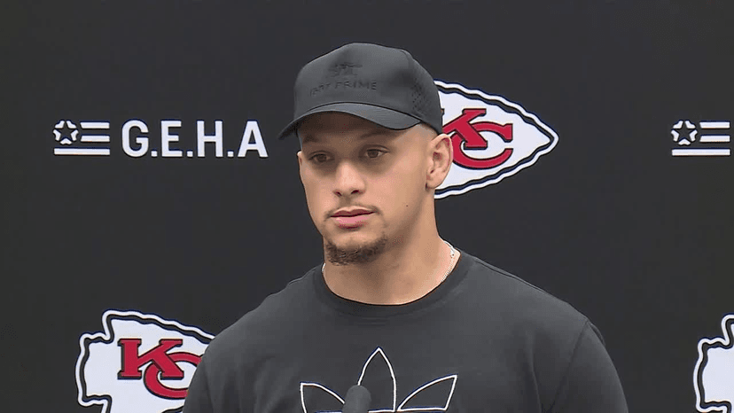 Patrick Mahomes Takes Full Responsibility After Cowboys Loss – Defends Coach Reid Amid ‘Coward’ Backlash