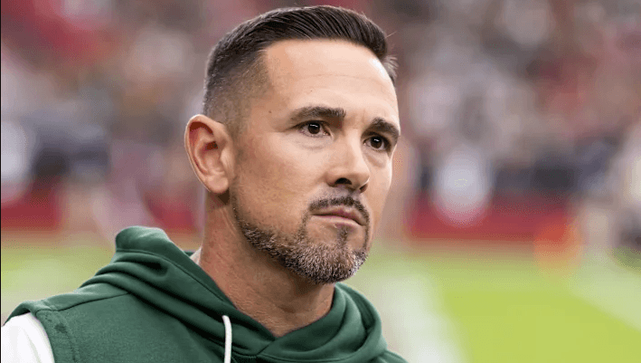 The second-round rookie feels pressured by the heavy expectations placed on him, but head coach Matt LaFleur sees it differently.