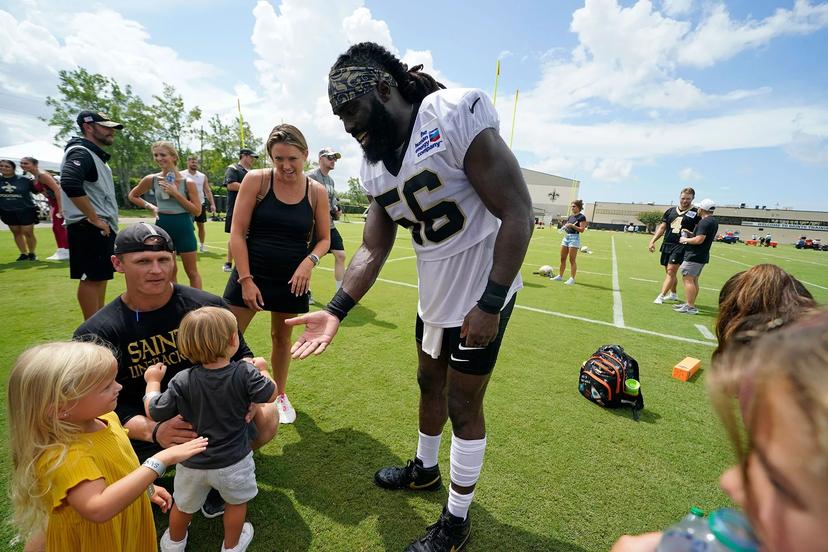 Super Star Saints Demario Davis Quietly Gifts Jersey and Supports Hospital Costs for Young Cancer Patient Fan