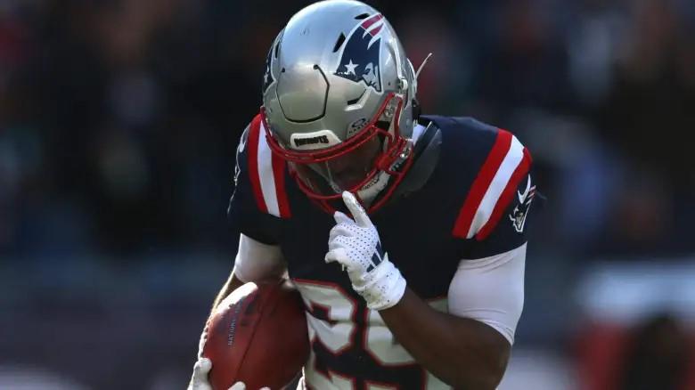 BREAKING: Patriots Star TOUCHES FANS' HEARTS WITH CONTRACT CONFESSION – "New England is my family" 