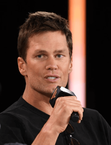 Amid NFL Community's Criticism of Bad Bunny as a Mistake in the Super Bowl — Patriots Legend Tom Brady's Strong Reaction Leaves Fans Speechless 