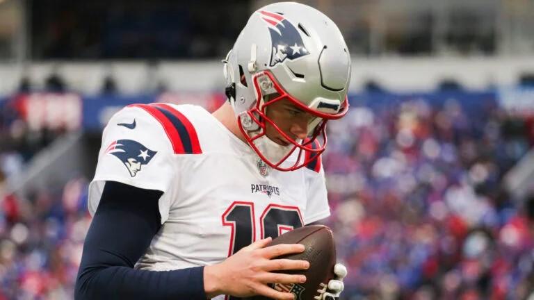 After a Thrilling Victory Over the Rams, 49ers Hero – Former Patriots QB draws attention for Still Keeping a Patriots Towel