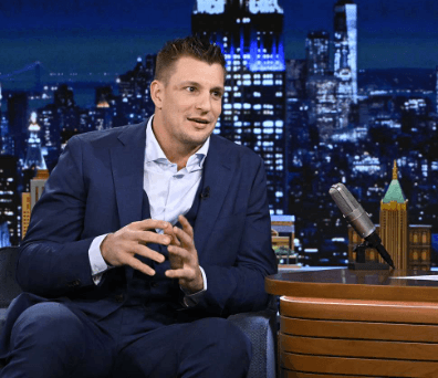 Patriots Legend Rob Gronkowski Shocks New England by Revealing to NFL Teams How to Neutralize Drake Maye