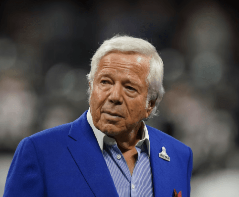 As the NFL community grows increasingly tense following Bad Bunny’s statement: “You have four months to learn Spanish”- the actions of Patriots owner Robert Kraft have left fans speechless