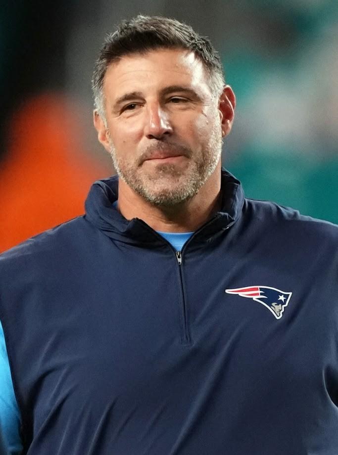 Entire Tennessee Erupts Calling for Mike Vrabel's Return After Titans Fire HC – But His Emotional Response Leaves Fans Stunned