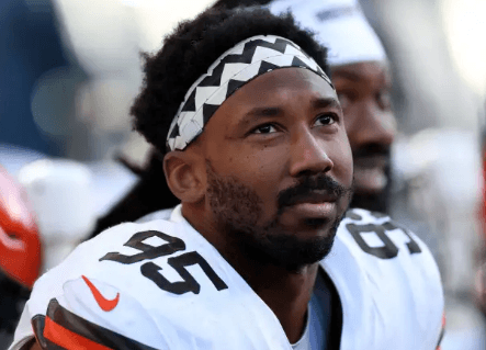 Superstar Myles Garrett Causes a Storm After Loss to Patriots – Continuously Praising Mike Vrabel and the New England Lineup, Sparking Rumors He's "Paving the Way" to Leave Cleveland