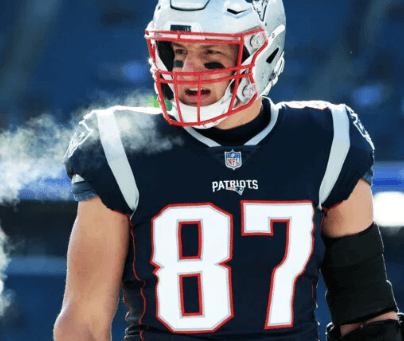 Robert Kraft unexpectedly proposes a 2 day contract for Gronkowski – Patriots Nation erupts over the possibility of his final appearance at Gillette on TNF