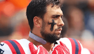 Christian Elliss Skips Victory Celebration, Rushes Straight to Hospital to Visit Gunner Olszewski After Collision That Forced Giants WR Off the Field