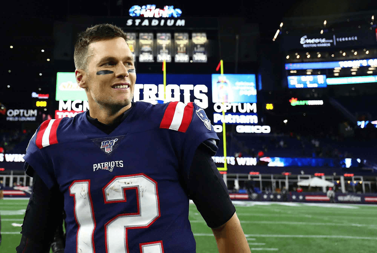 Right after the Patriots’ historic playoff win over the Chargers, Tom Brady had a “baffling action” that left the entire broadcast booth stunned — Kevin Burkhardt exclaimed: “I’ve never seen him like that!”