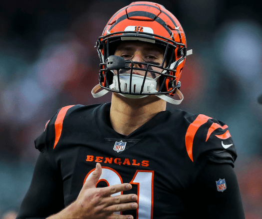 BREAKING NEWS: Seattle Seahawks successfully acquire 4-time consecutive Pro Bowl defensive star from Cincinnati Bengals in $60 million deal – a record-breaking trade in NFL history.