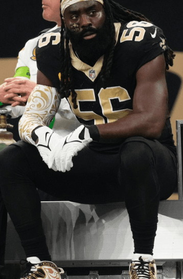 Just Before the Panthers Game, Saints Captain Demario Davis Brings the NFL to Silence – Not With a Tackle, But With a Wristband That Spoke to Every Heart