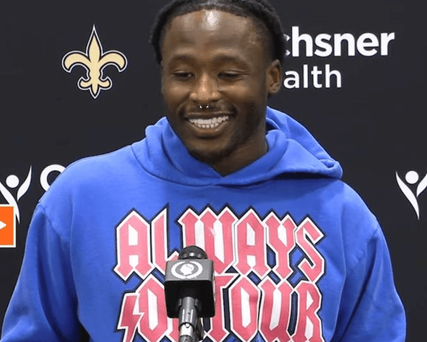 Alvin Kamara Challenges Coach Kellen Moore’s Decision to Prevent a Talented Young OT with Over 2000 Snaps in His Career from Switching to Safety – Are the Saints Holding Back His True Potential?