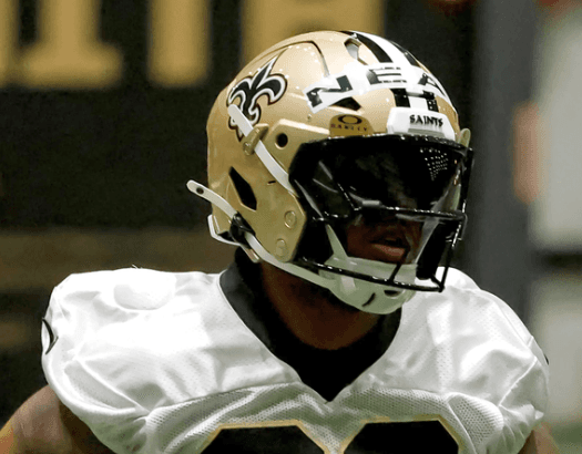 INJURY UPDATE: RB Alvin Kamara Suffers Shoulder Injury Ahead of Showdown With the Atlanta Falcons. Head Coach Kellen Moore Hands Opportunity to a Rookie With Over 6,000 Career Yards – A Turning Point for the Saints’ Offense?