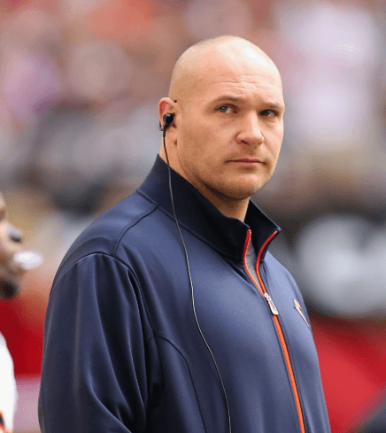 Bears Legend Brian Urlacher Shocks Fans After Admitting the Steelers Truly Suffered Multiple Disadvantageous Calls From John Hussey’s Officiating Crew in the Bears’ 31–28 Victory