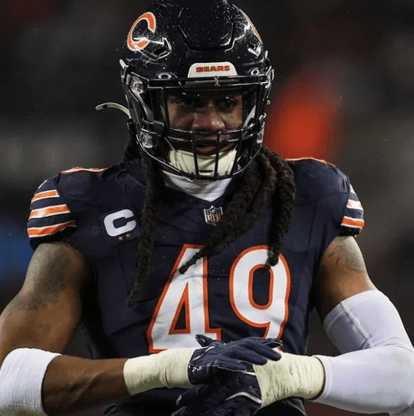 Bears Issue Ultimatum to Two-Time Pro Bowl LB Star: "Restructure or Leave" After Turbulent 2025 Season