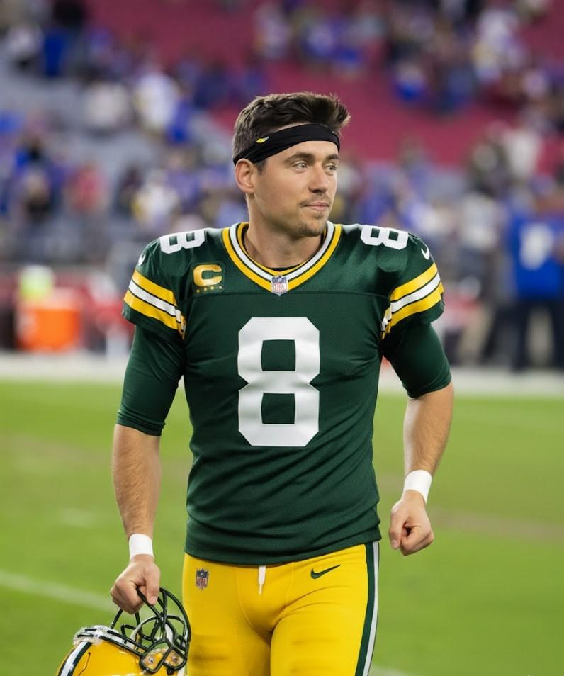 Mysterious Former Packers Legend Sends Bone-Chilling Message to Anders Havrisik in the Dead of Night Before Facing the Steelers: ‘You Only Have One Chance’ – Leaving the Young Kicker Trembling, Too Afraid to Read It Again.
