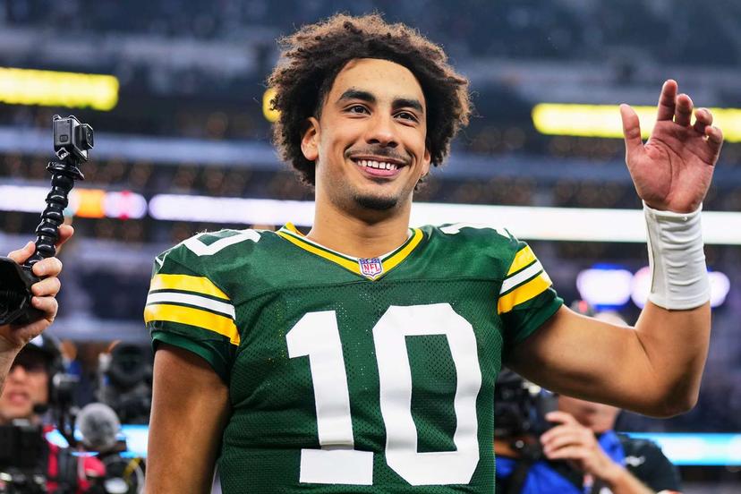 Jordan Love moved the entire Packers Nation — not with a throw, but with a simple white wristband bearing the words “FOR THE ELDERS 🤍”