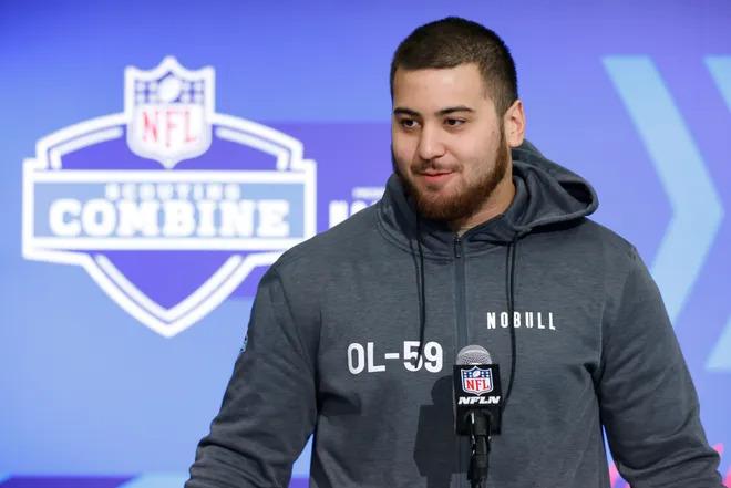 49ers Rookie Stuns the NFL by Donating His Entire First $650,000 NFL Paycheck to His Childhood Coach’s Charity, Then Quietly Sending $12,000 Every Month