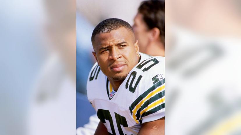 Packers Legend Hall of Fame Battles Cancer Silently, Still Watches Every Game as His Source of Strength