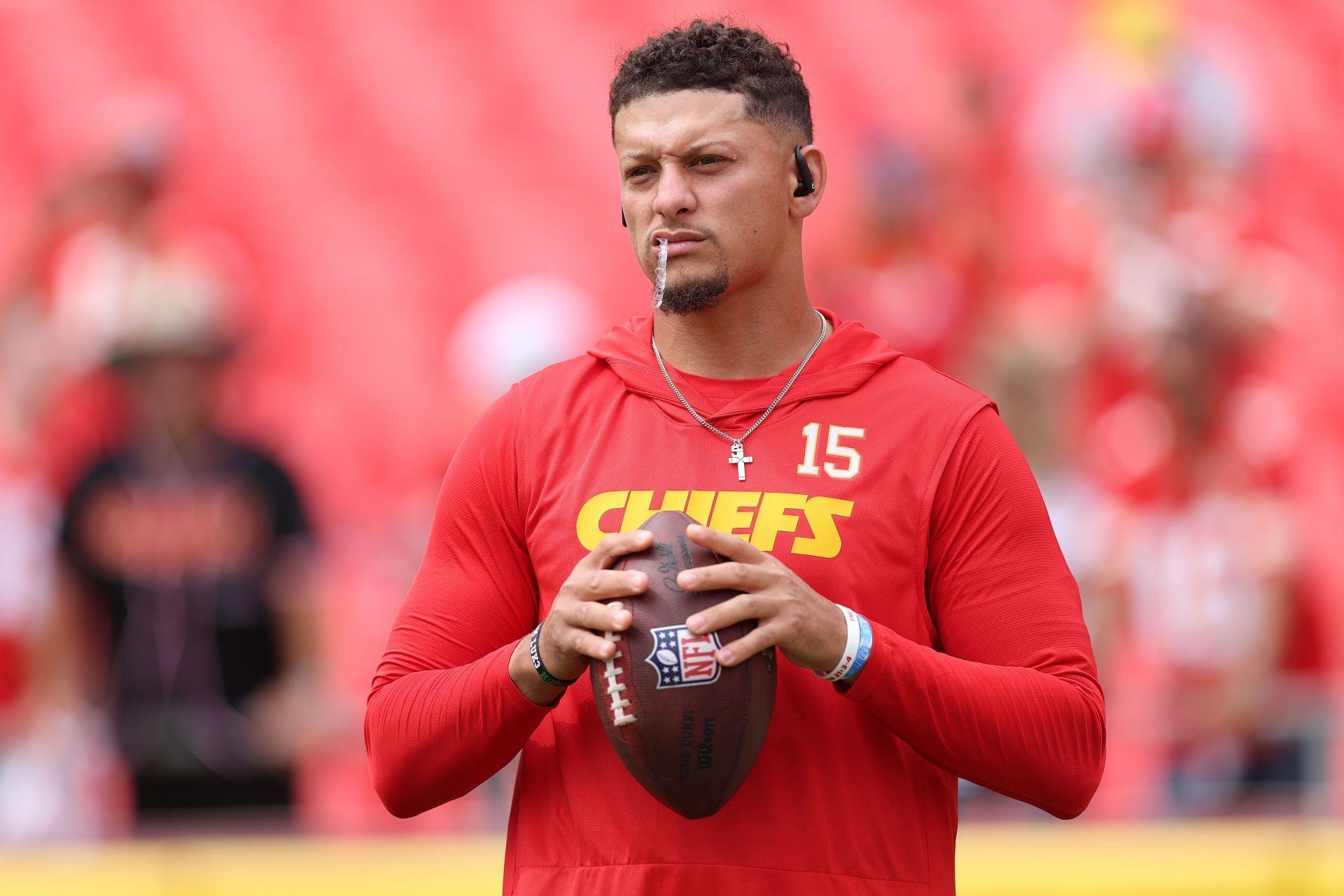 Beyond absurd," "Refs love Mahomes": NFL fans call out referees for  overturning "blatant" PI call after Patrick Mahomes "complains" with  officials