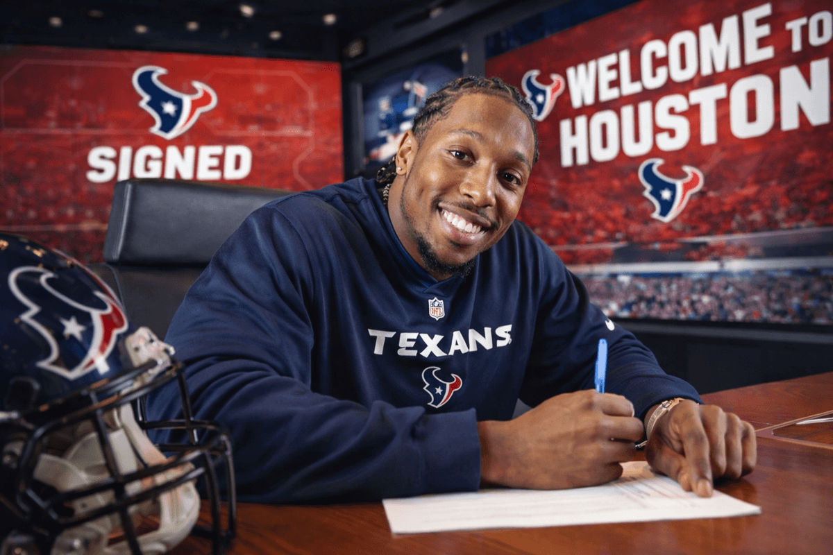 Former Eagles Cornerback Accepts a Backup Role with Texans for a $1.8 Million Contract - Aiming to Play a Strategic Role Instead of Competing with Derek Stingley Jr. and Kamari Lassiter
