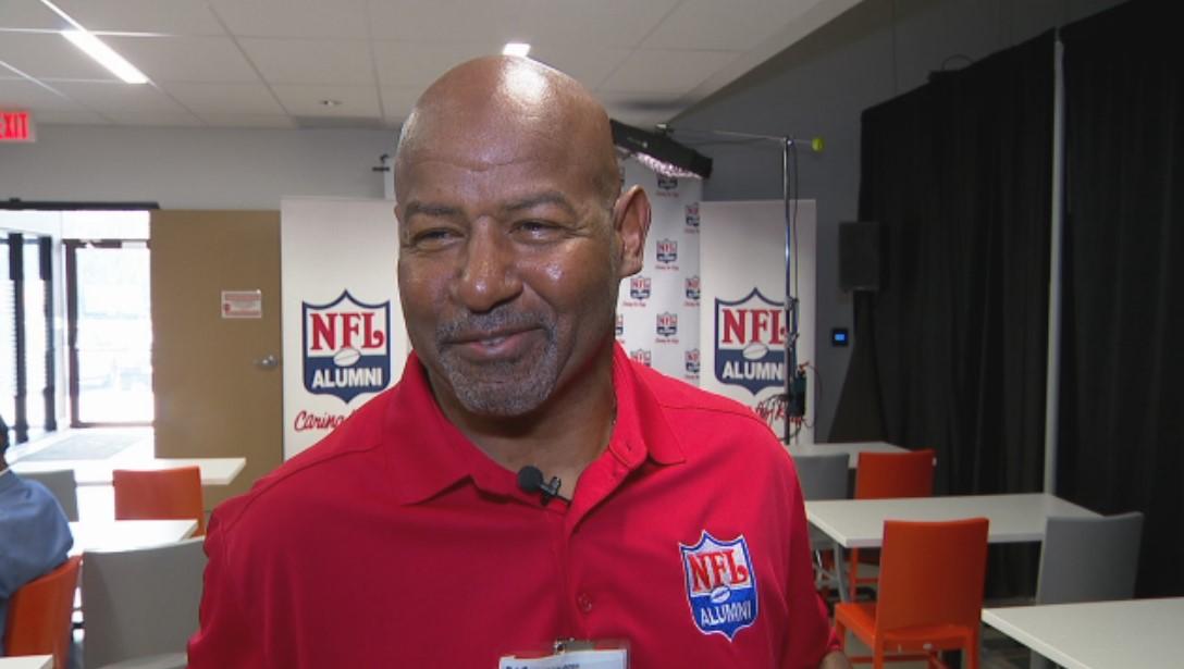 3-Time Pro Bowler Henry Ellard, others, ready for Super Bowl of Golf