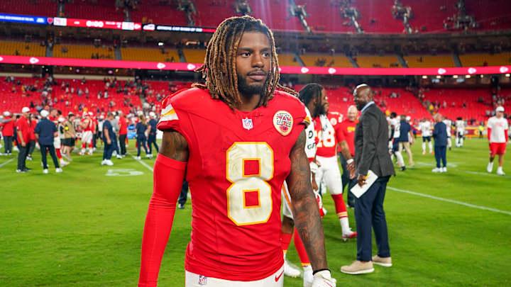 Ngày 22 tháng 8 năm 2025; Kansas City, Missouri, Hoa Kỳ; Hậu vệ biên Kristian Fulton (8) của Kansas City Chiefs rời sân sau trận đấu với Chicago Bears tại Sân vận động GEHA ở Sân vận động Arrowhead. Nguồn ảnh bắt buộc: Denny Medley-Imagn Images