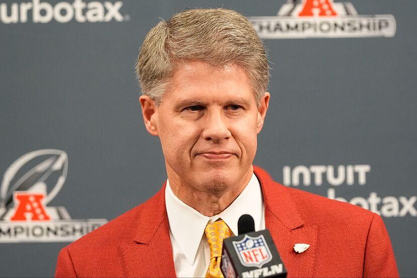 Chiefs owner Clark Hunt criticized for spending millions on a suite and not having good facilities for the team | Marca