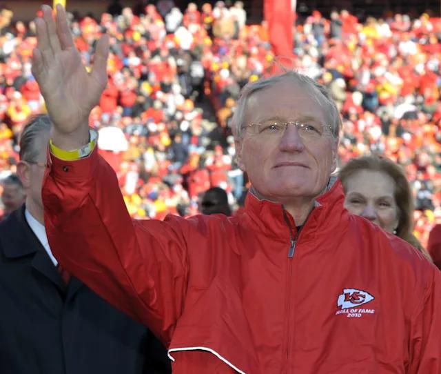 Former Chiefs head coach Marty Schottenheimer dies at 77 ...