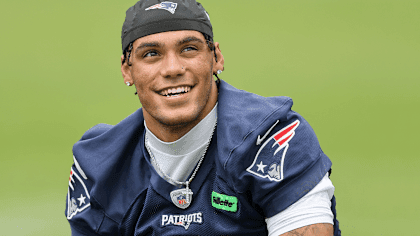 Christian Gonzalez holds back-to-school event in Texas at hometown middle school where his mother works